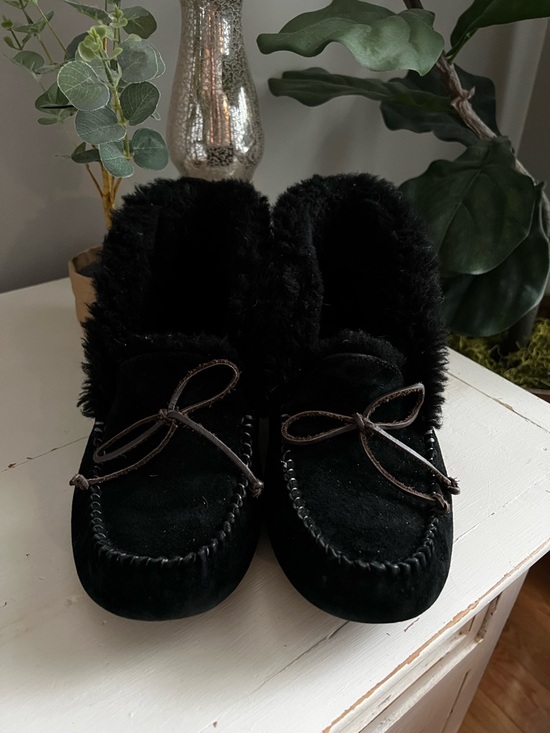 UGG Shoes - Sz 10 UGG Black Suede Shearling Moccasin Slippers